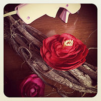 set flowers on wreath